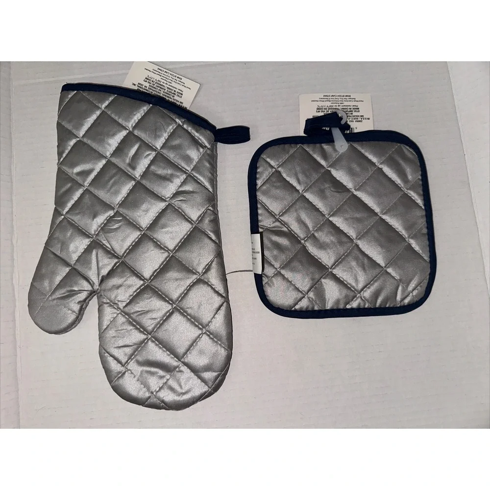Home Collection Good Times & Grill Lines Oven Mitt and Pot Holders BBQ Set Gray